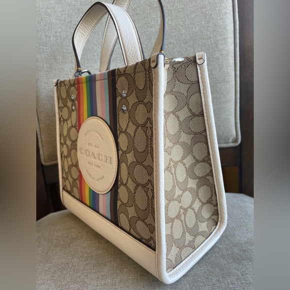 NWT!COACH DEMPSEY TOTE 22 IN SIGNATURE JACQUARD WITH RAINBOW STRIPE(COACH CJ576) - Picture 4 of 10
